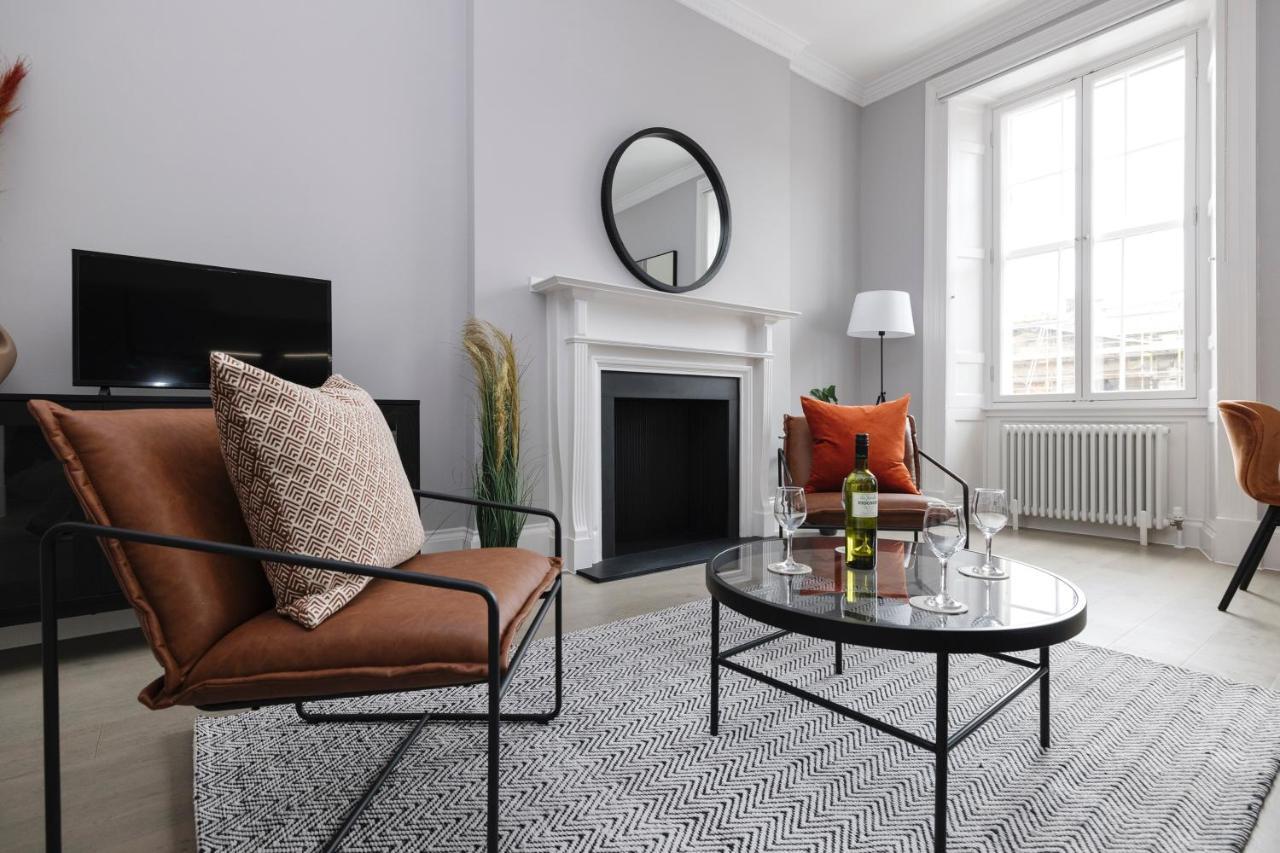 Joivy Luxurious Apt On Notable George Street Edinburgh Exterior photo