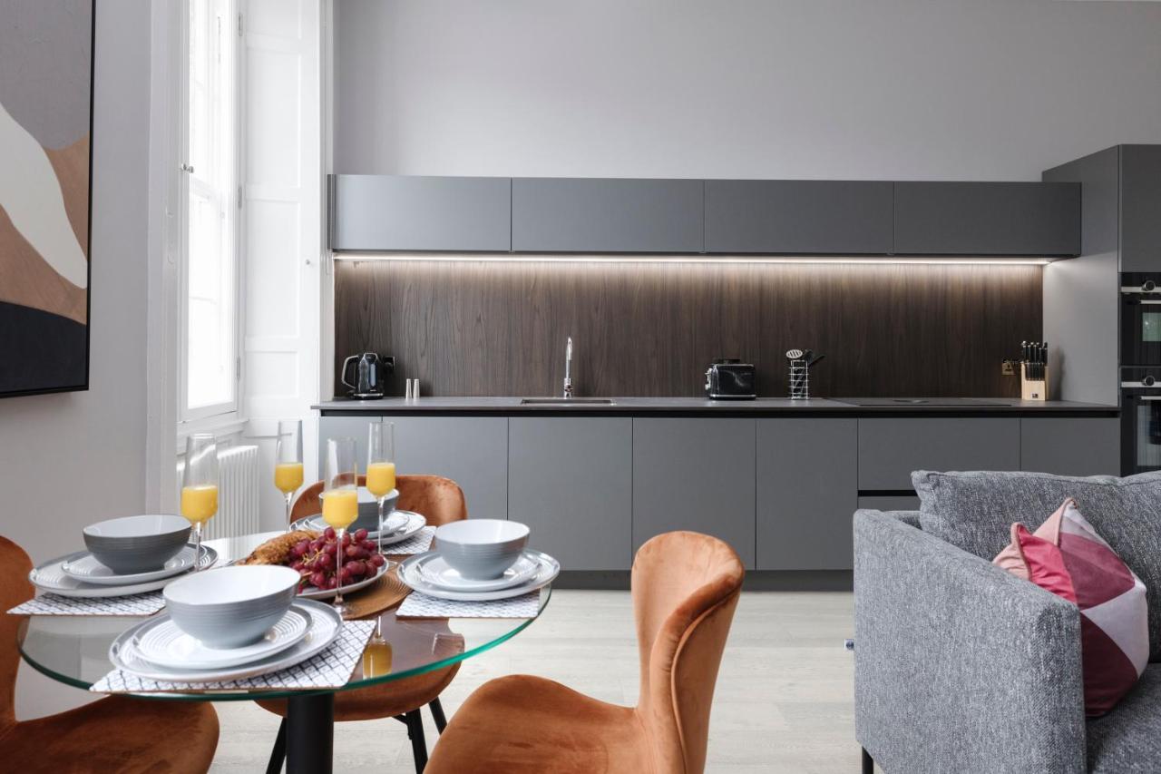 Joivy Luxurious Apt On Notable George Street Edinburgh Exterior photo