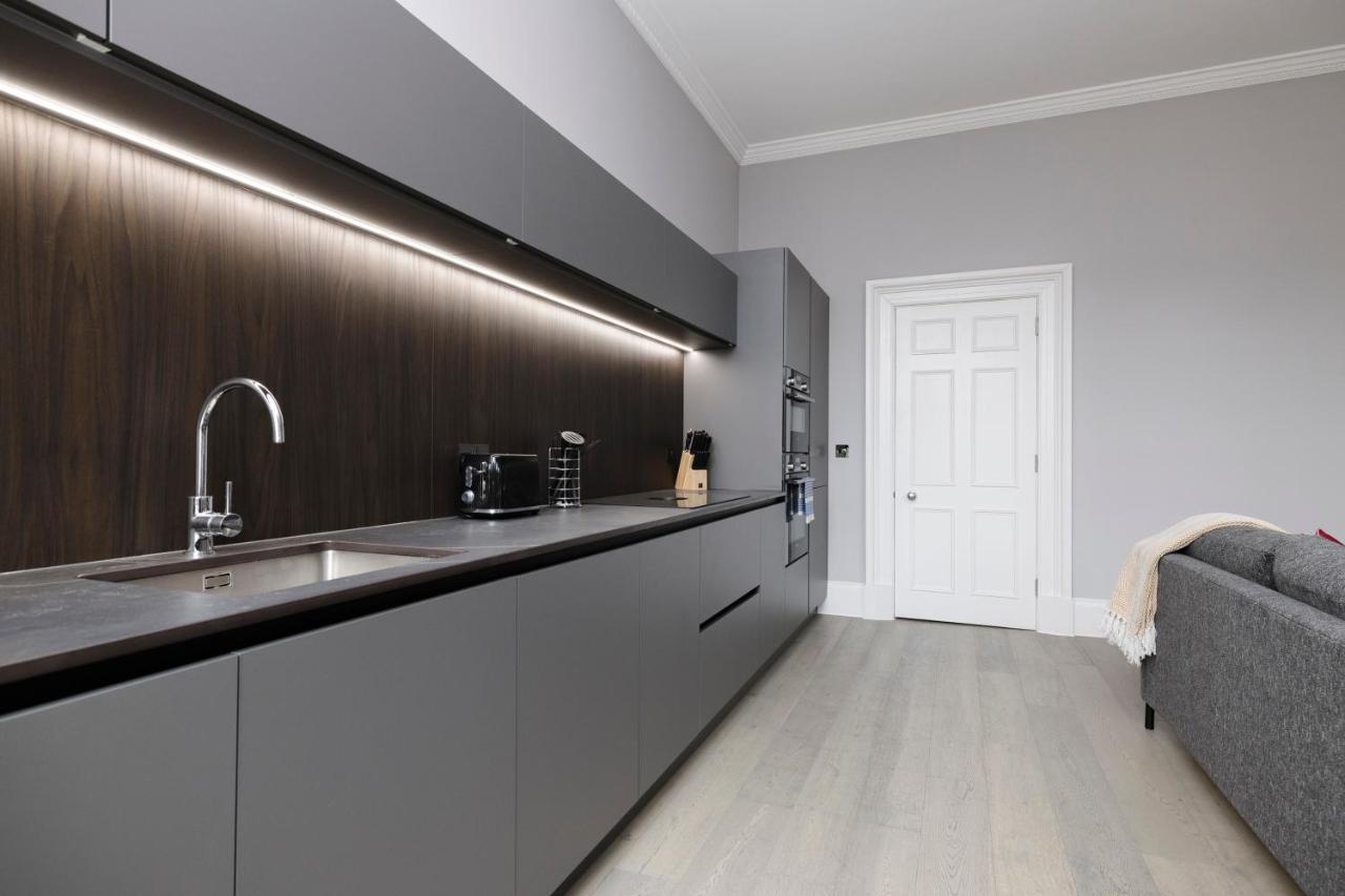 Joivy Luxurious Apt On Notable George Street Edinburgh Exterior photo